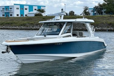 35' Boston Whaler 2022 Yacht For Sale